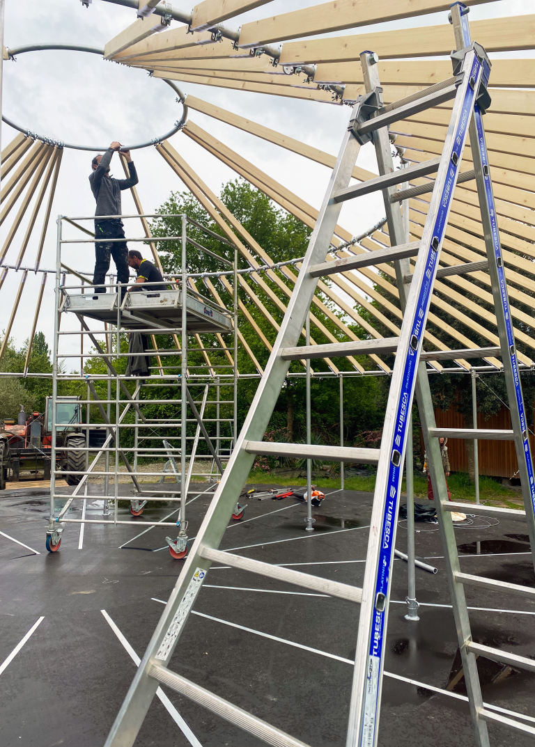 Montage structure métallique yourte en bois